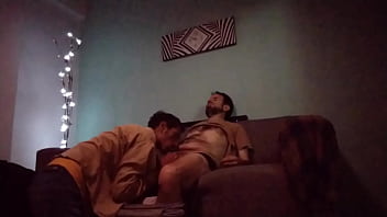 Haciendo Un Poco De Masajes Y Saboreando Verga...