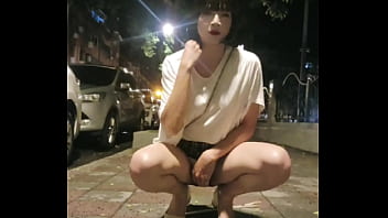 【shemale】ting Xuan Outdoor Pee And Show The Underwear