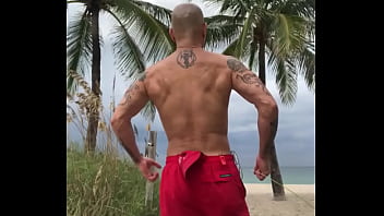 Flexing At Beach - pornstar, tan, beach, fit, ripped, flexing, lifeguard, beach-body, back-muscles - Video 209180