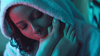 Lesbian Babe Worshiping Her Girlfriend' Feet