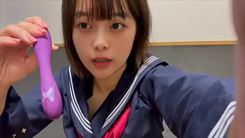 【オナニーの見せ合いしてみたい_】デンマでオナニーしてたら白い液がデンマに付いてました。えっちな液。