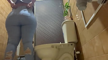 Camara De Baño Chica Enfermera Latina