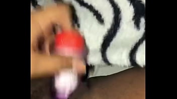 Rous Se Mete Su Dildo