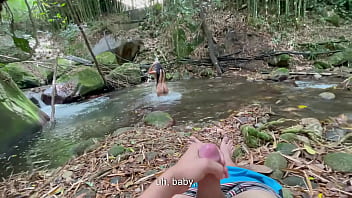 Hermanastra Se Ducha En El Rio, Mientras La Observa Me Masturbo Hasta Terminar Follando Su Rico Culo