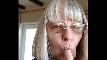 Finger Licking Good - real-amateur, real-housewive, real-homemade - Video 225709