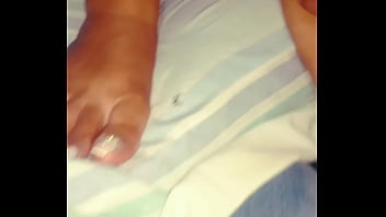 Enormes Caderas, Piernas Gruesas Y Unos Lindos Pies De Mi Sexi Vecina