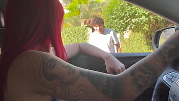 Dando Um Role De Carro Encontrei Um Gringo Perdido No Rio De Janeiro, Dei Uma Ajuda E A Minha Buceta Para Ele Foder Muito E O Safado Gozou Dentro