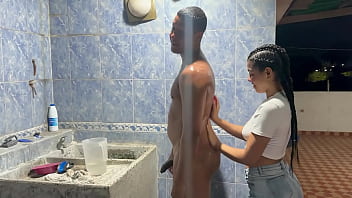 Le Enjabono La Polla A Mi Hermanastro Hasta Chupársela, Y Dejándome Muy Cachonda Hasta Pedirle Una Rica Follada A Mi Apretado Coño