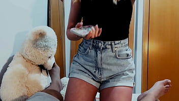 Entro En Mi Habitacion Y Me Sorprende Mi Padrastro Le Comi La Polla Mejor Que Mi Madre Y Recibí Un Facial