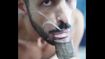 Descarga De Leche En Mi Cara