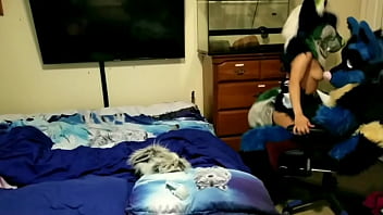 Piperthebun Dando Sentones Sobre La Silla