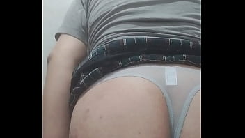 Culo Grande En Tanga Y Falda