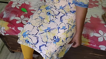 Indian Bhabhi Cuaght Having Chat With Her Ex Bf And Then Paid The Price!!