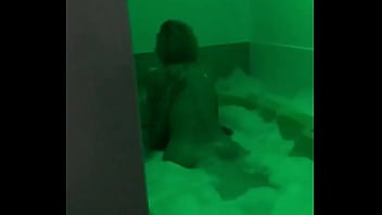 Espio A Mi Hermana Follando En El Jacuzzi Con Su Novio Negro. La Coneja Cabalga Con Su Gran Culo Sobre Un Pene Negro ...