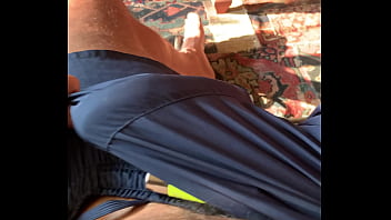 De Shorts E Pau Duro, Querendo Bater Um Punhetão