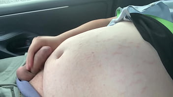 出勤前に車内オナニーするデブ