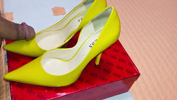 Leslie Yellow Pumps