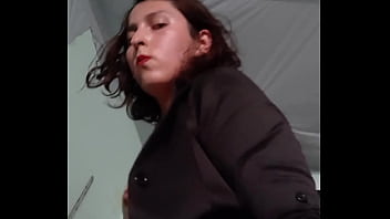 En Traje De Colegiala Y Sin Body De Red Y Sin Brasiel