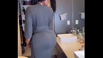 Isabella Is A Virgin