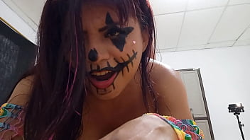 El Afortunado Hermanastro Recibe A Su Hermanastra Vestida De Traje Exotico En Halloween, Luego Ella Le Propone Cosas ...