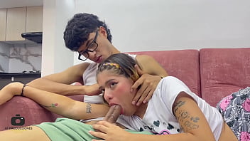 Invito A Mi Pequeña Hermanastra A Ver Películas Para Poder Follarmela Y Correrme_en_su_culo. H.l.