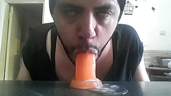 Chupando El Juguete De Mami 6