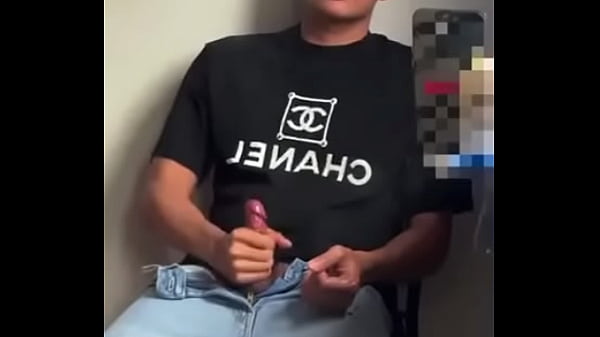 หนุ่มไทยสำเร็จความใคร่