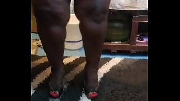 Afro Emily Shows Her Sexy Bbw Legs And Twerks
