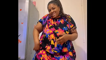 Afro Getty Twerk Her Sexy Bbw Body And Shows Thighs