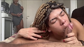 Minha Enteada Não Resistiu Ficar Olhando E Mamou Junto Com A Sua Madrasta