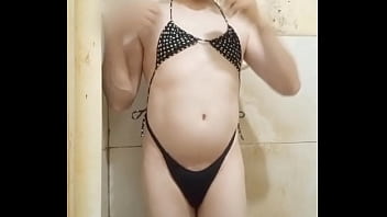 Carolzinha Rebolando De Biquíni Fio Dental