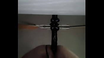 Gordo Pasivo Se Penetra Con Dildo De 30 Cm