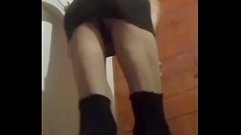 En Minifalda Negra Mostrando Mis Nalgas