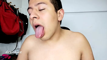 Salivando La Toda La Boca