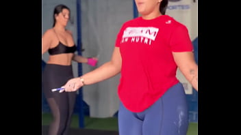 Gordinha Pulando Corda Na Academia