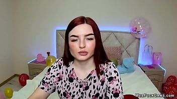 Solo Redhead Amateur Babe Have Fun On Webcam