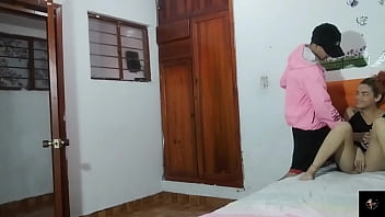 Me Follo A Mi Hermanastra Mientras Espera A Su Novio - Porno En Espa_ol