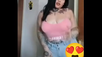 Nalgona Moviendo La Cola Bien Rico