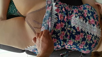 Hijastro Entra Al Cuarto De La Madrastra Y La Sorprende Con Sus Bragas Transparentes