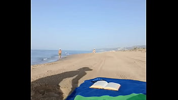 Vamos a tomar el sol, _Me aplicas bloqueador? ??️??...#playa #verano #Miercoles #toples #bikini #...