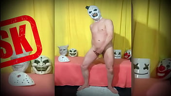 116 La Mascara Se Da Un Buen Masaje En La Verga