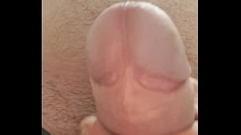 Me Encanta Ver Como Papá Se Hace Una Paja Tan De Cerca Y Se Corre