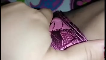 La Pobre Está Muy Cachonda Y No Tiene Quien Le Ayude