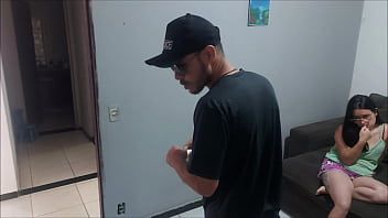 Dona De Casa Apreensiva Com Policial Procurando O Marido, Paga A Liberdade Com A Bunda!