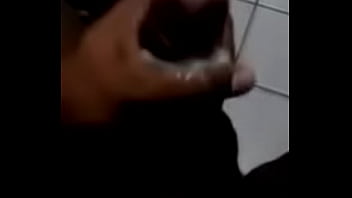 Punheta Gostosa No Banheiro