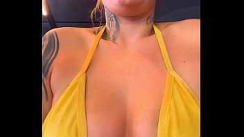 Treinando Na Academia De Frente Da Praia De Copacabana Só De Biquíni Fil Delta Transparente Com A Minha Amiga ! Os Maronba Não Parava De Olha Pra Nossa Bucetinha Rachada No Meio Ficamos Excitadas!