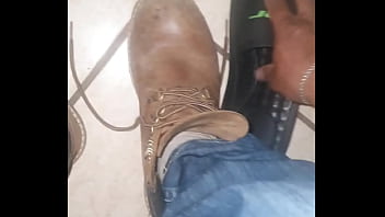 Carçar A Butina Fedeno Um Chulézão Meia Até Encardida Pra Ir Trabaiar é Uma Atitude Que Só Macho Raiz Faz.. Tem Que Ser Homem Cabra Macho Memo Pra Assumir Seu Chulézão