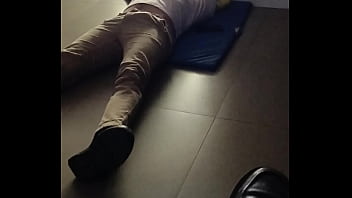 Descansando No Horário De Almoço