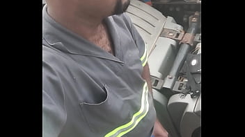 Parei O Caminhão Pra Dar Uma Mijando E Subiu Aquele Cheiro De Pika Que Deu Até Tesão