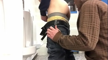 O Di_rio De Mamadas - Muleque Me Mamou Gostoso No Banheiro Do Cinema